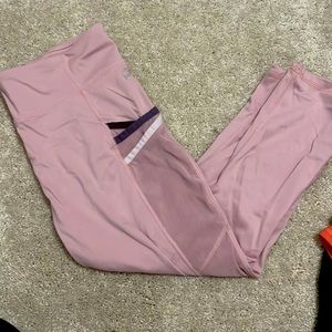 Cute fabletics capris with pockets!